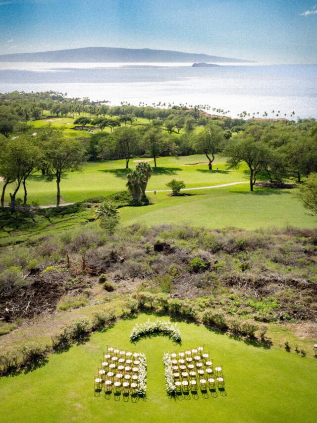 Molokini Lookout at Gather Wailea is one of the best views a Maui venue has to offer!  Congratulations to Arielle & Jordan.  It was a such a beautiful celebration!  @gatheronmaui 
@gathermauiweddingsevents 
@adreamweddingmaui 
@mandygracedesigns 
@rioeventdesign 
@officiantkelii 
@elia.kuhn.photographe 
@arielleboudreaux  #mauiweddingvenue #mauiweddingphotographer #gatherwailea #mauiphotographer #mauiweddingphotography